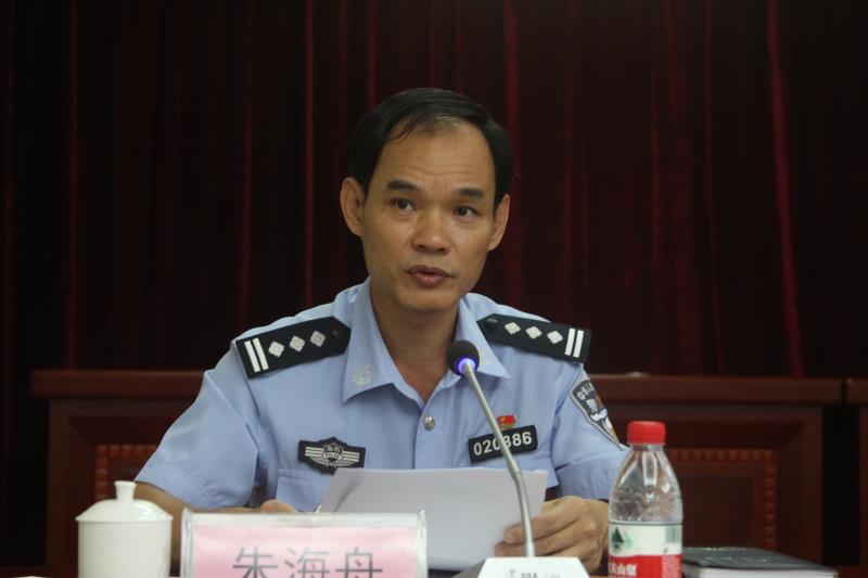 崖州分局党委书记,局长朱海舟分享了扫黑除恶专项斗争工作经验